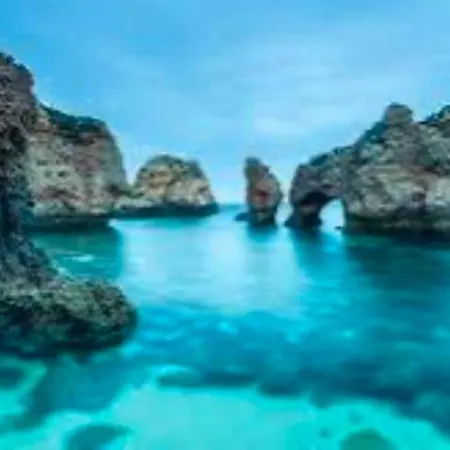 Δωμάτια σε οικογενειακή κατοικία Locations *